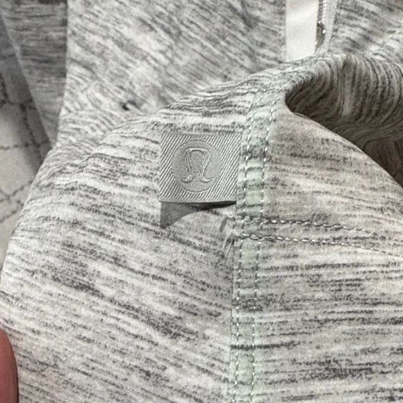 Lululemon Women’s Zip Jacket- so silky soft!! Wonderful condition! M/L - 6 - Picture 2 of 9